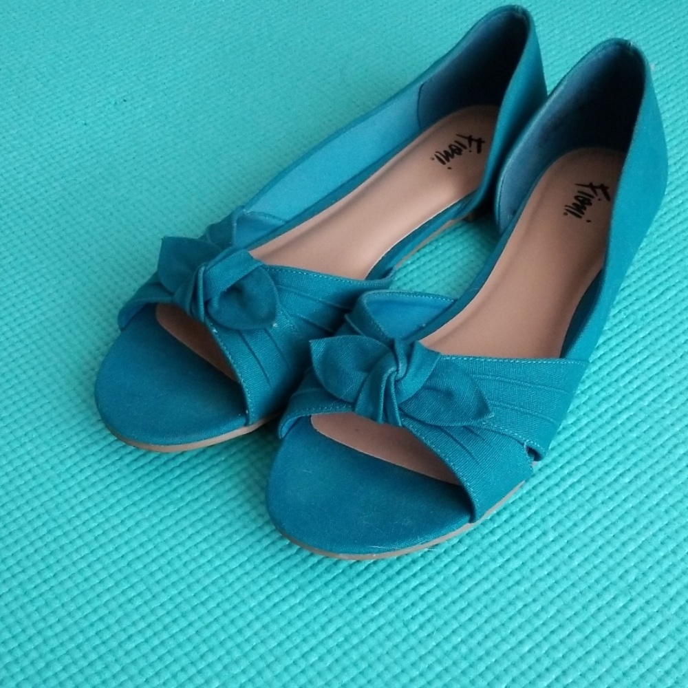 Blue Bowtie Sandals